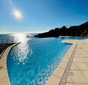 Studio with SWIMMING POOL on the waterfront